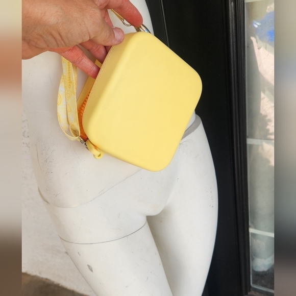 Introducing the Kidamento bag, a delightful blend of durability and whimsy! Craf - Picture 5 of 8